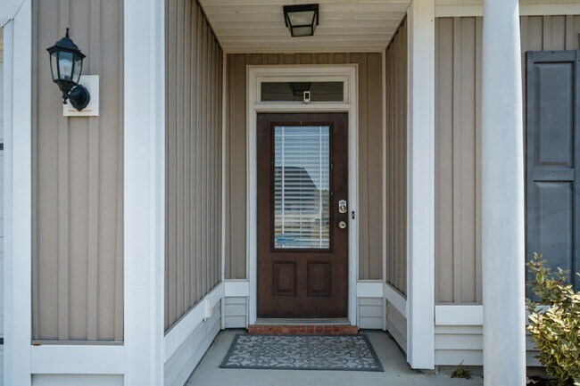 Foto del edificio - Comfort Meets Space in This Beautiful Chapel Park 4-Bedroom Home