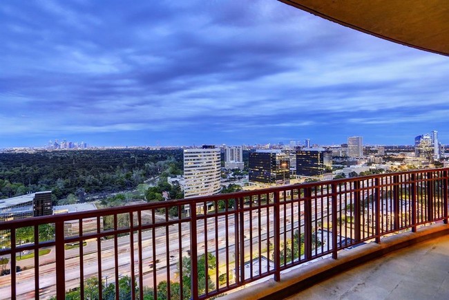 Foto del edificio - 1000 Uptown Park Blvd