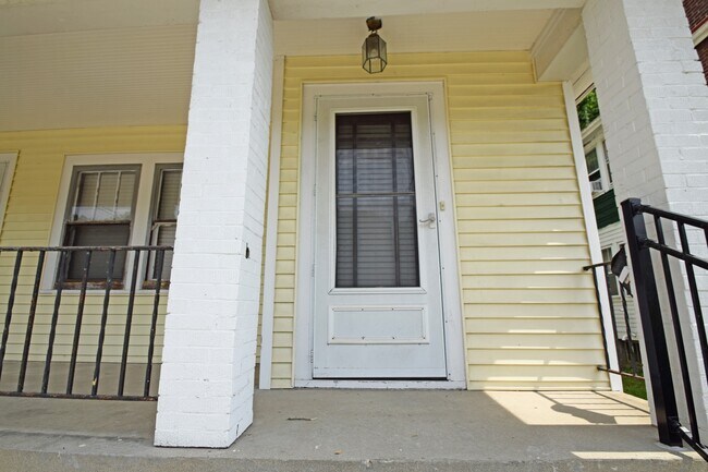 Building Photo - 802 Delta Ave