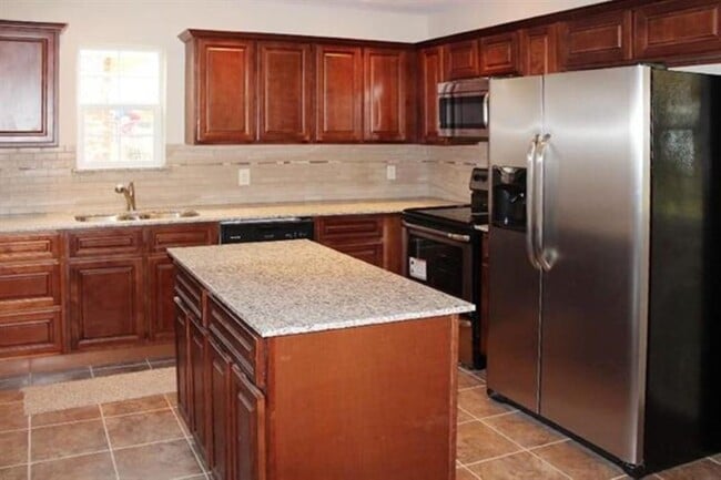 Building Photo - 404 SW 71st St
