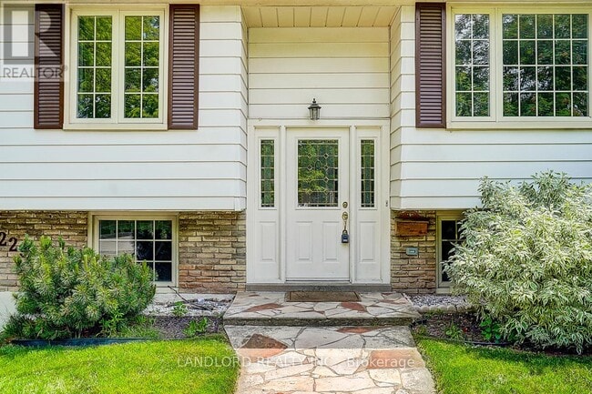 Building Photo - 2294 Wyandotte Dr