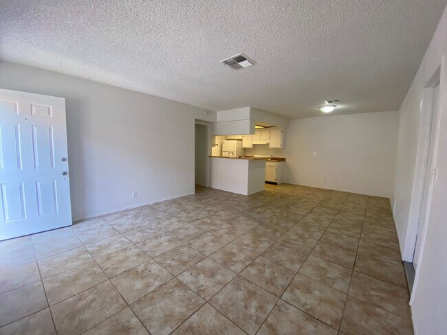Foto del edificio - *DONT MISS OUT ON THIS GREAT MOVE IN SPECIAL! 1/2 OFF OF FIRST FULL MONTHS RENT!!