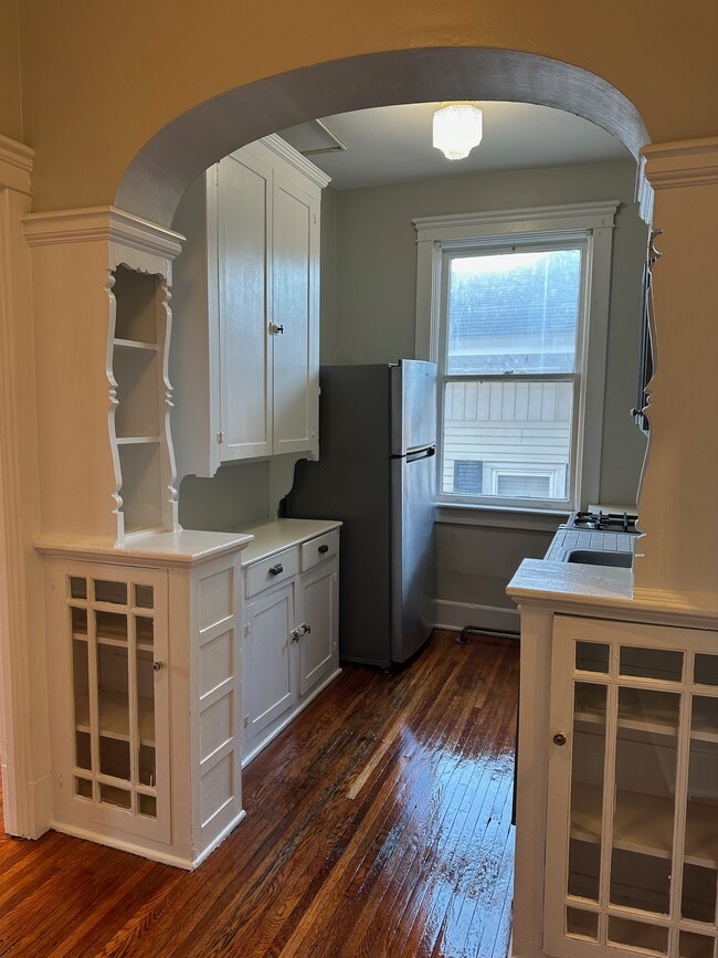 1 bedroom - 157 W 3rd St