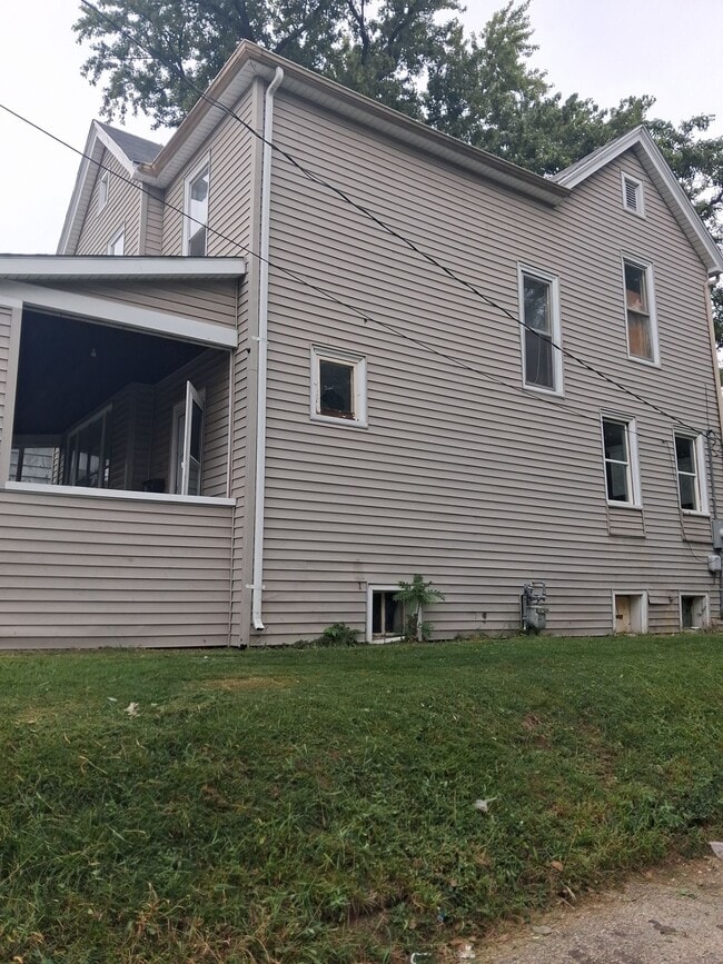 Building Photo - 512 Fairholm Ave