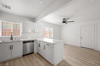 Building Photo - 623 N 10th St