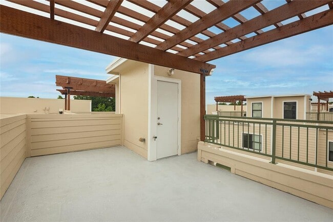 Building Photo - 1207 Beaconsfield Lane