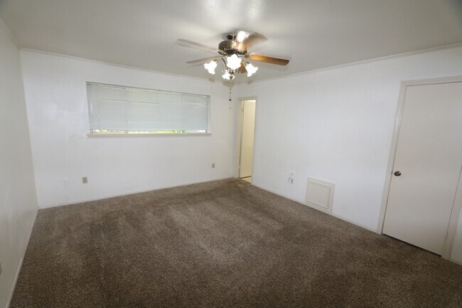 Foto del edificio - 5339 Lincoln Town Dr