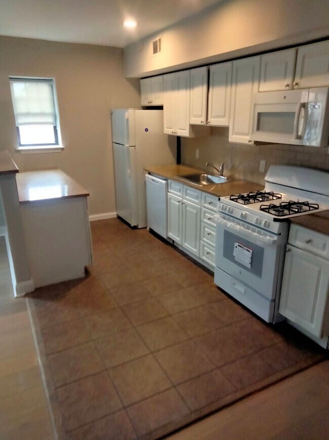 Building Photo - 52 Imlay St