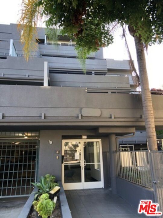 Building Photo - 939 Palm Ave
