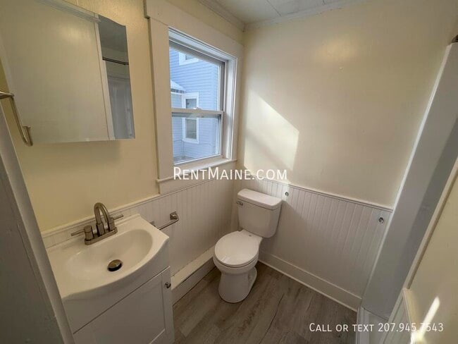 Foto del edificio - 200 Center St