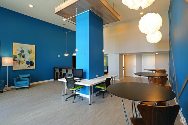 Foto del edificio - ReNew Wheaton Center