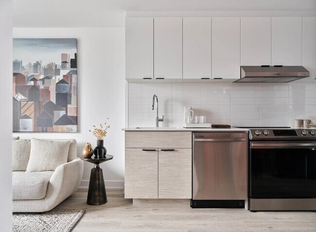 Building Photo - Le Columbia