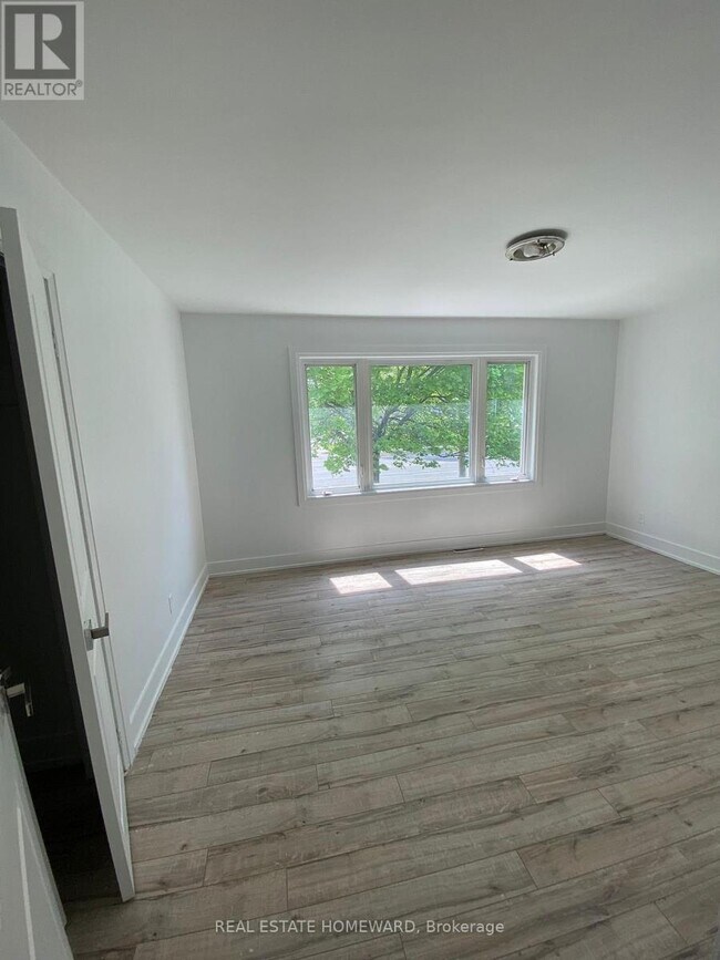 Photo du bâtiment - 1049 Simcoe St S