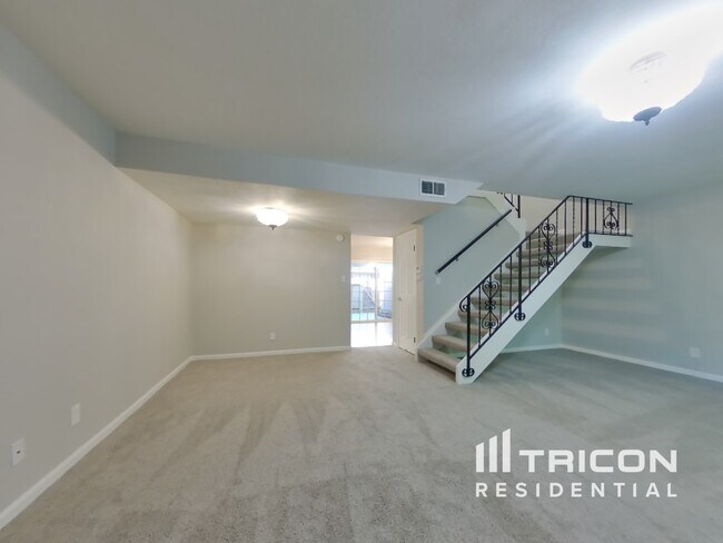 Foto del edificio - 7482 Fairway Two Ave