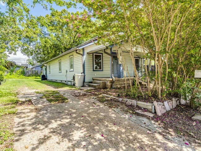 Foto del edificio - 2314 Santa Rosa St