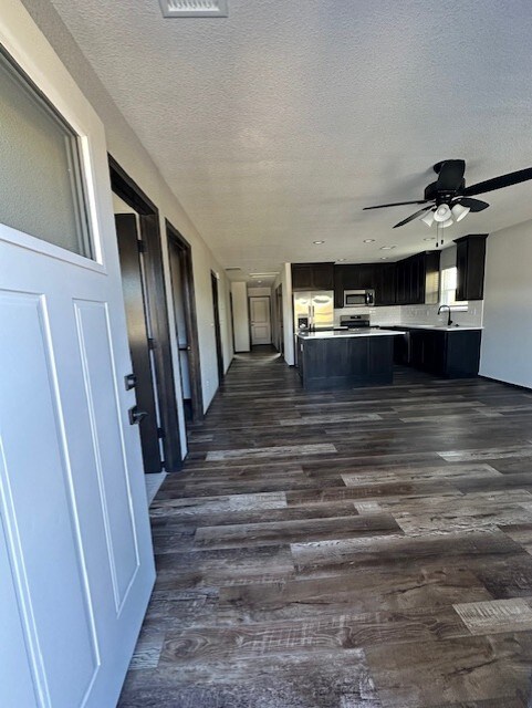 Building Photo - 525 E 10th Ave