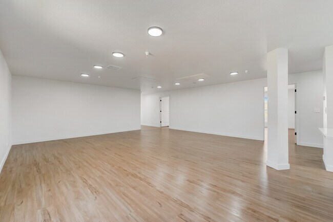 Building Photo - 404 E 5600 S