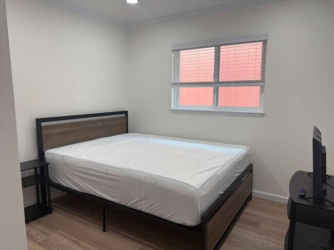 Foto del edificio - 220 Sequoia Ave