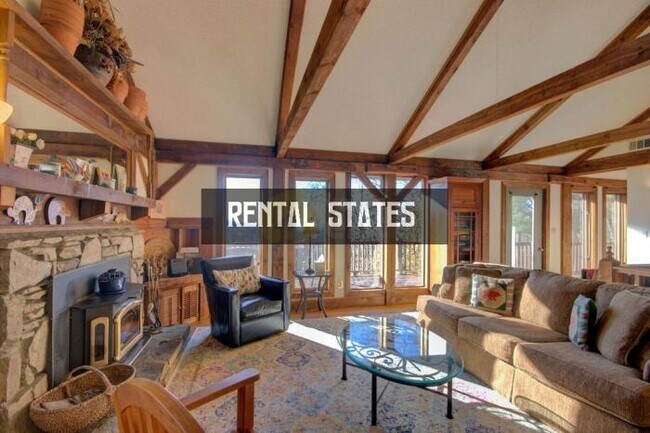 Foto del edificio - 4 bedroom in Asheville NC 28804