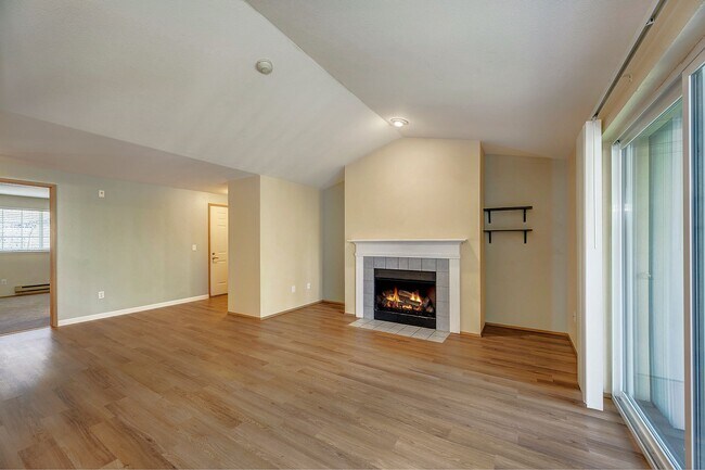 Building Photo - 3-Bed 2-Bath Condo in Mountlake Terrace