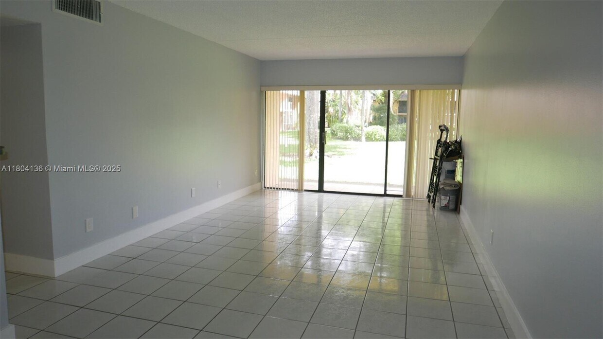 Foto principal - 5991 Washington St