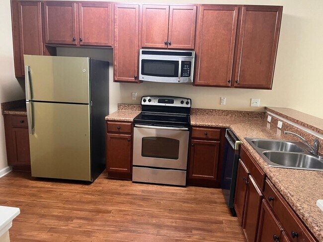 Building Photo - Lovely 3 Bedroom 2.5 Bath Townhouse in Raleigh!