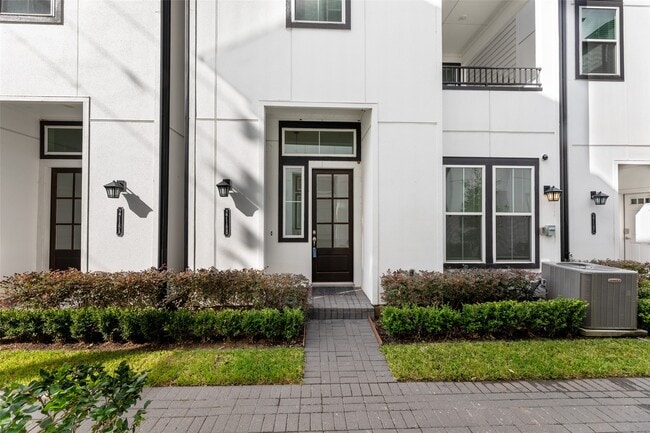 Building Photo - 2718 Grand Fountains Dr