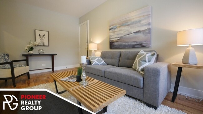 Building Photo - 2909 N Mildred Ave