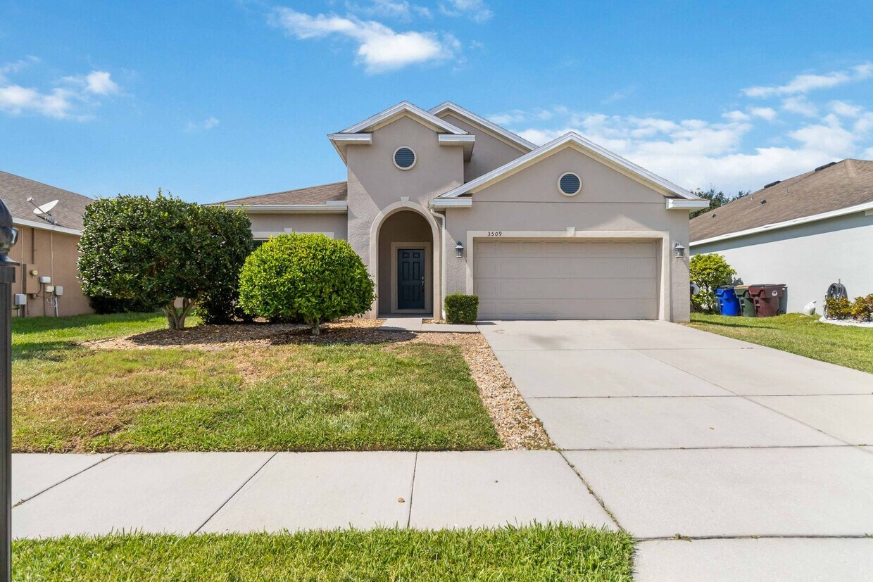 Primary Photo - Beautiful 4/2 with 2 Car Garage For Rent L...