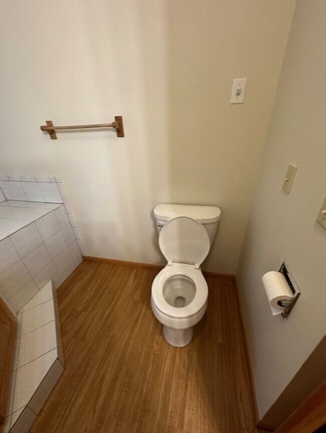 Foto del edificio - Lake Front 3 bedroom, 2.5 bath, 2 car atta...