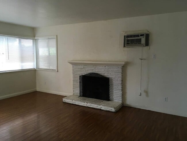 Foto del edificio - Duplex 2Bedrooms, 1Bathroom.