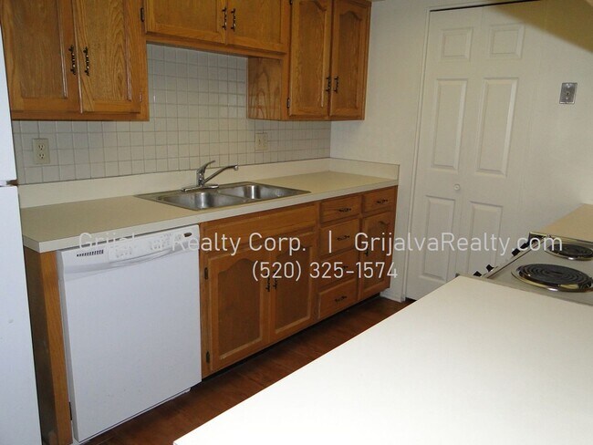 Foto del edificio - 2 Bed, 2 Bath for Rent at 1200 E River Rd ...