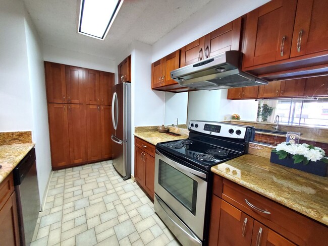 Foto del edificio - 1 bed, 1bath, 1 parking in Great Location!