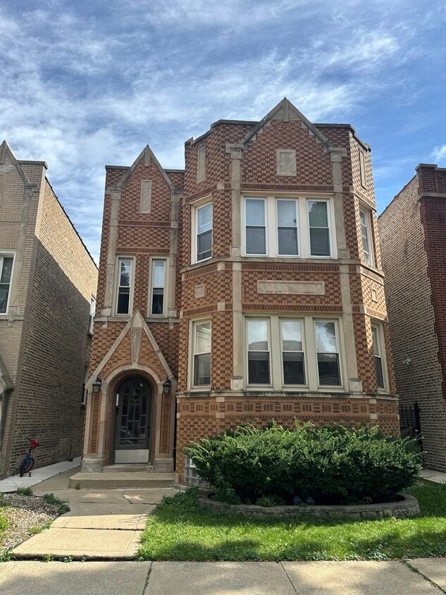 Foto principal - 5741 N Washtenaw Ave
