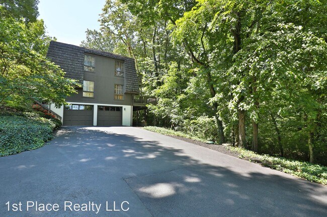Building Photo - 4 br, 2.5 bath House - 701 Highview Dr