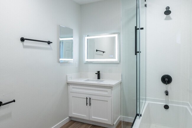 Interior Photo - 1620 South Bentley Ave