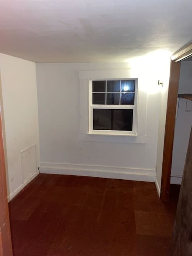 Building Photo - 302 N Spring St