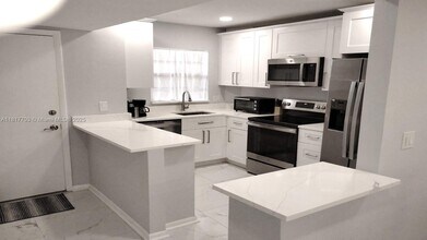 Building Photo - 200 Jacaranda Country Club Dr