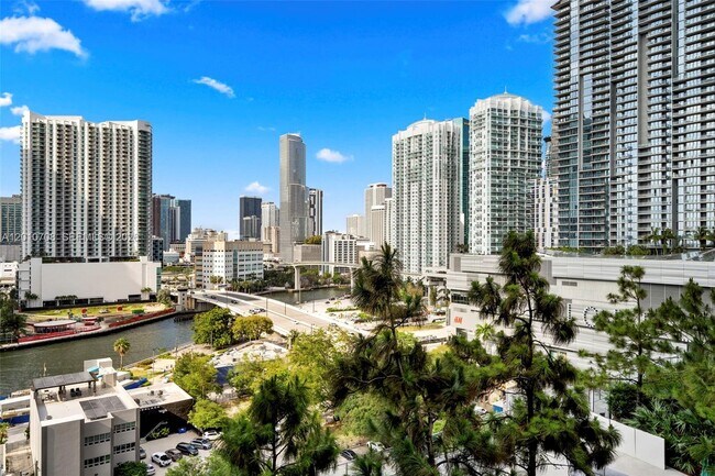 Foto del edificio - 88 SW 7th St