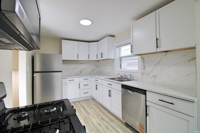 Foto del edificio - 1156 Kinsmoor Ave