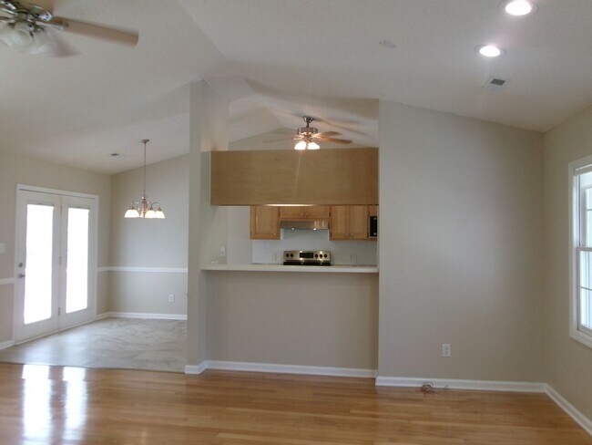 Foto del edificio - 2 bedroom,2 bath home in Meadowoods commun...