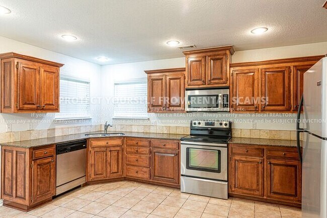 Foto del edificio - 1689 N Oakhaven Pl