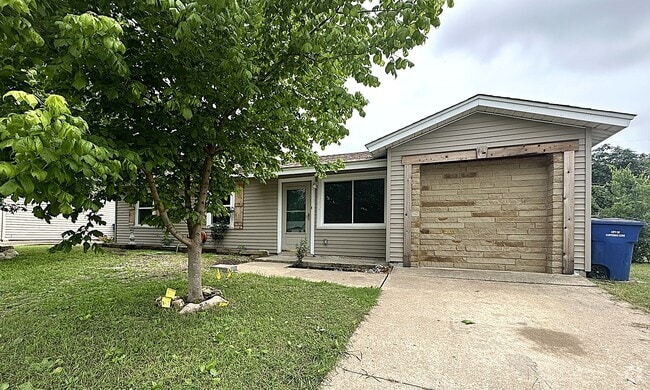 Building Photo - 120 South Dr