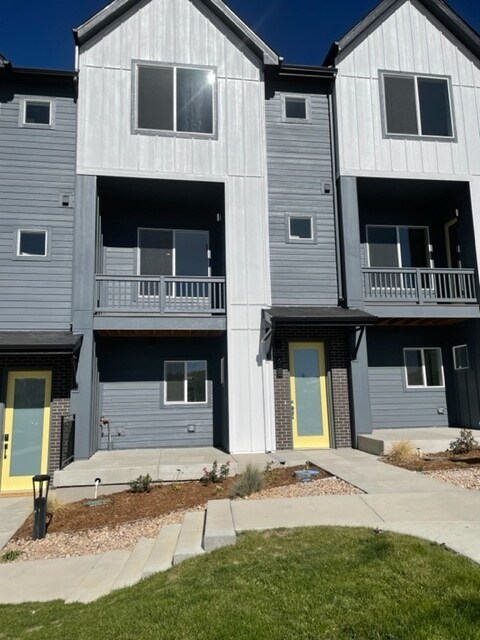 Front door and balcony and patio - 658 Paintbrush Ln
