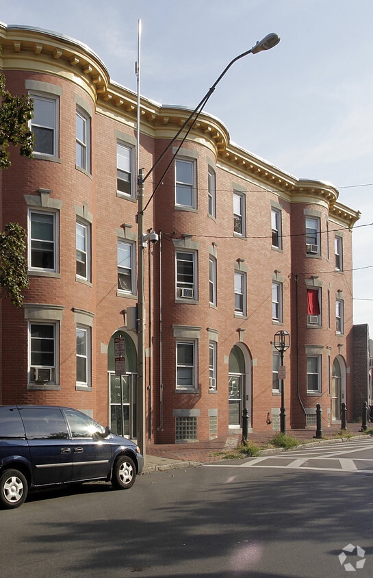 Building Photo - 156-160 Park St