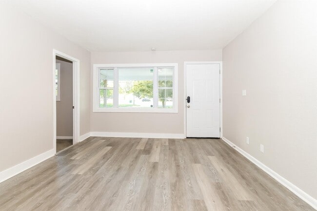 Foto del edificio - 7116 Nathan Hale Way