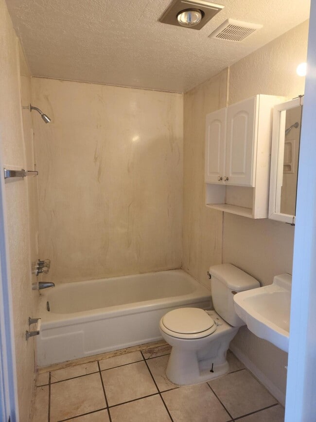 Foto del edificio - 221 Maple St NE