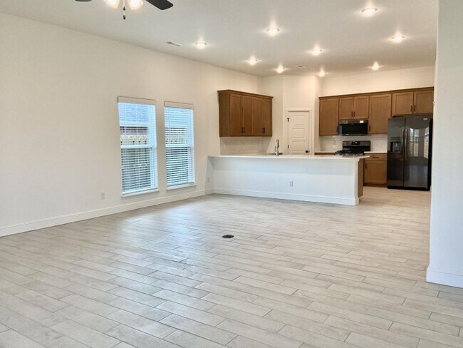 Building Photo - 1010 Pink Lady Pl