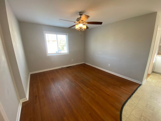 Building Photo - 4 Bedroom, 2 Bathroom House in Greensboro