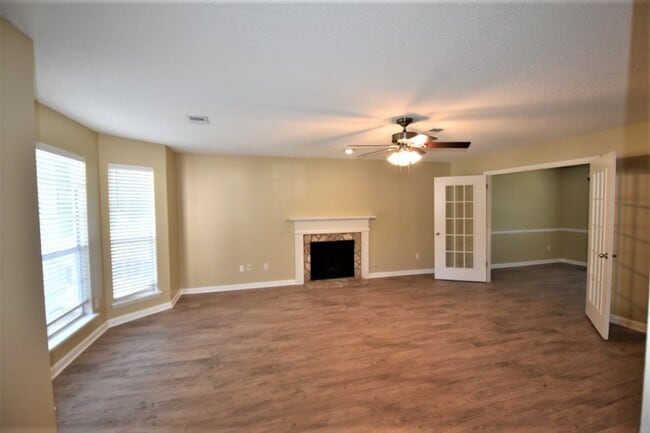 Building Photo - 1401 Chapel Hill Ln SW